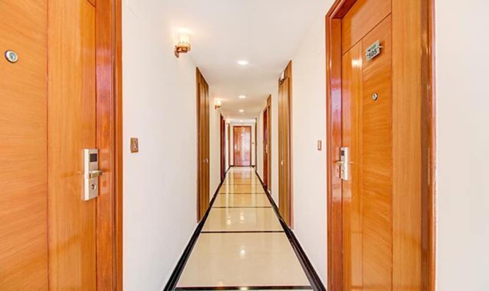 Фото Fabhotel The Rs Suites