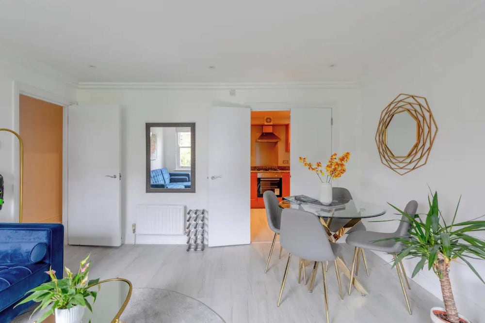 Фото Chic & Peaceful 2bd Flat - Hampstead