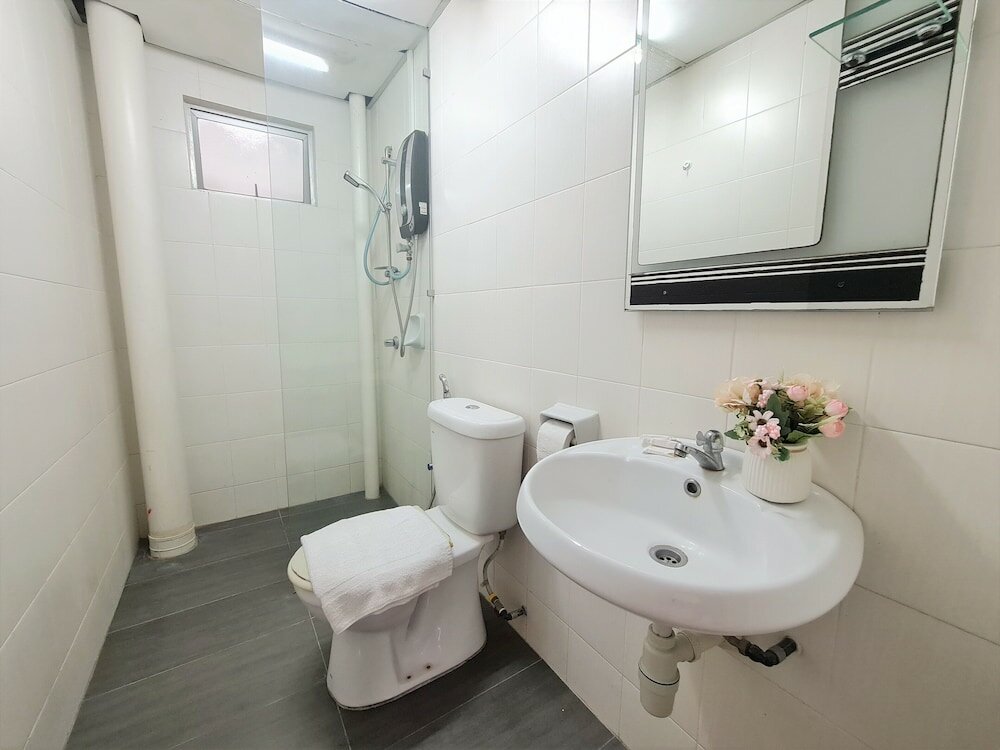 Фото Duta Hotel & Residence by Sarahs Lodge