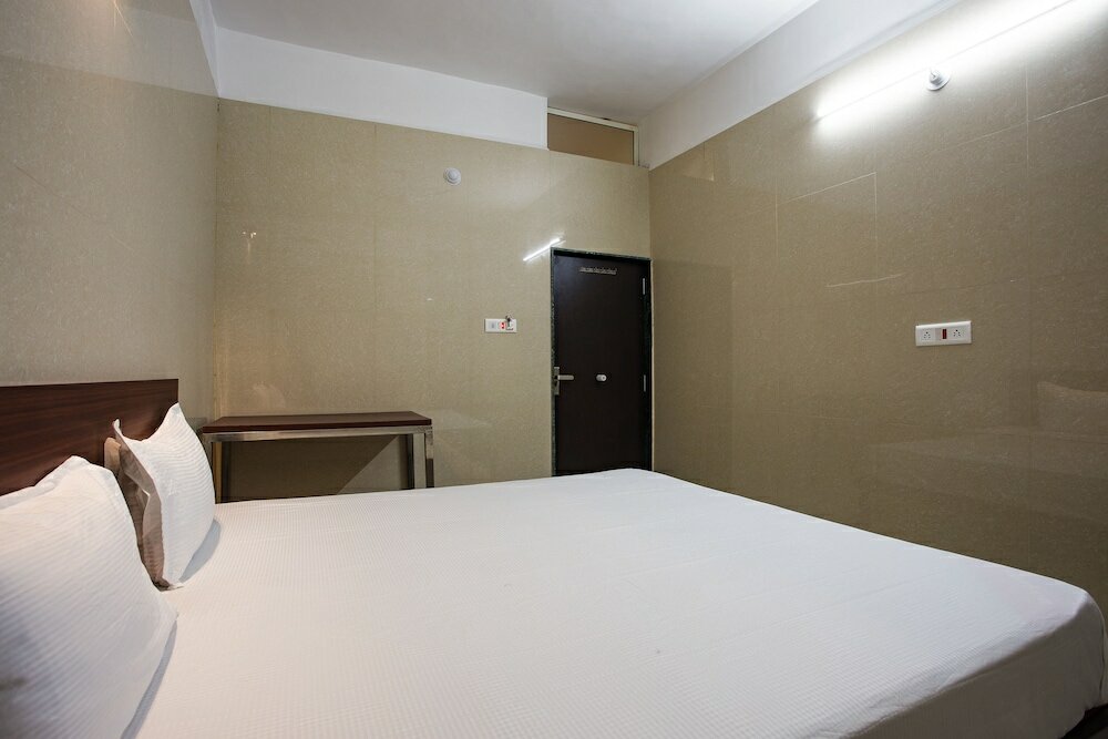 Фото Spot On 23725 Jay Shanti Palace Hotel