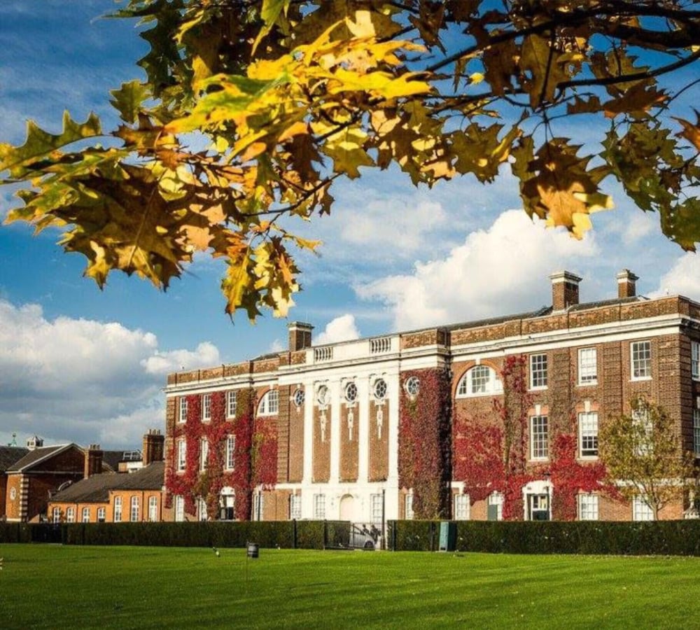 Фото Modern 2 Bedroom Lewisham Apartment