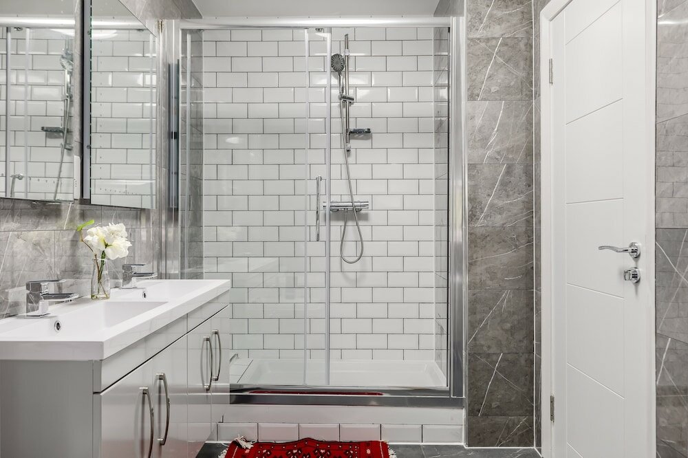 Фото The Oxford Street Retreat - Modern 3bdr in 2 Apartments