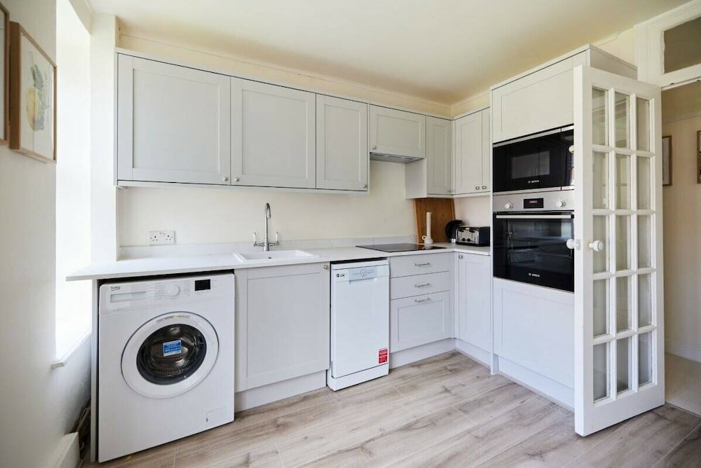 Фото The Golders Green Place - Modern and Bright 1bdr Flat