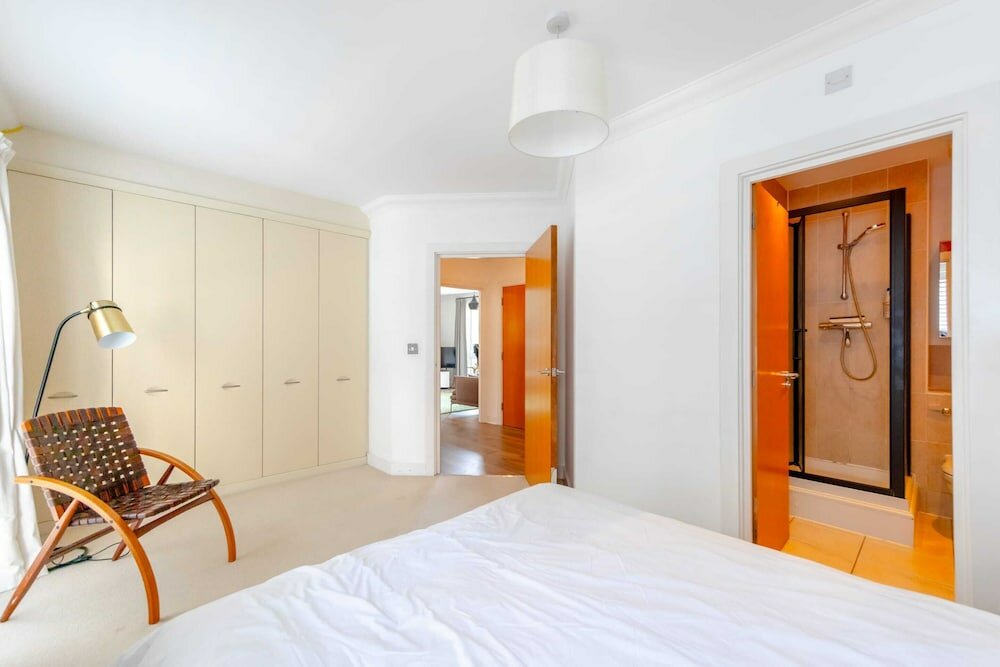 Фото Light & Modern 2bd Flat With Balcony - Brick Lane