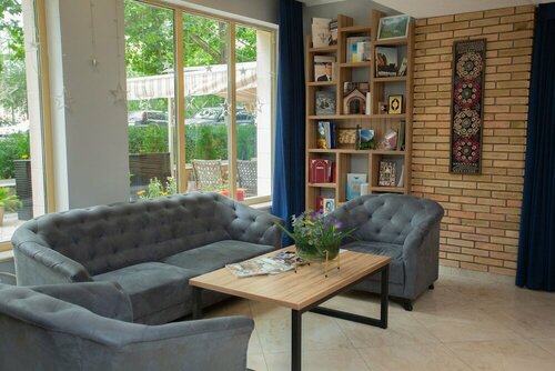 Внешний вид отеля B Hotel Bishkek в Бишкеке, фото 5