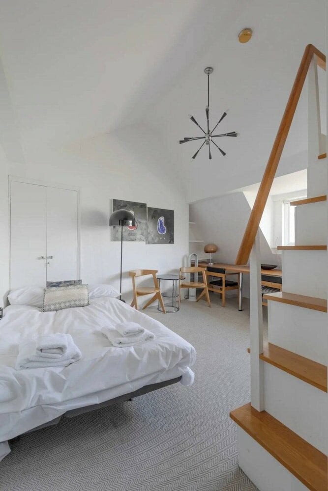 Фото Compact & Light Studio Flat - Ladbroke Grove