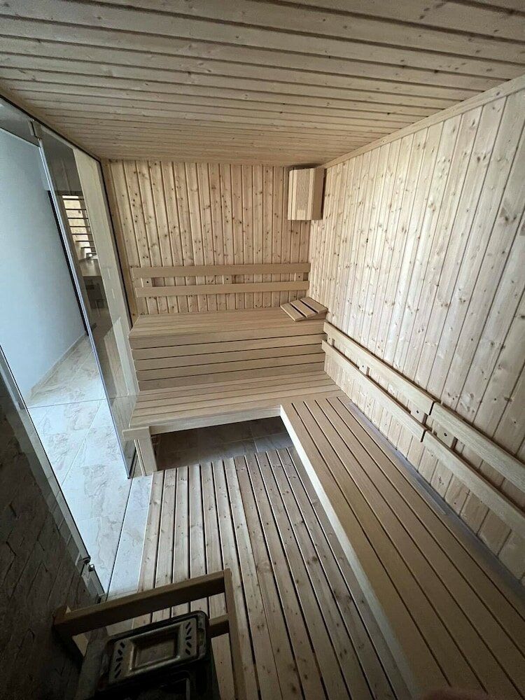 Фото Luxurious Sunset Villa with Pool