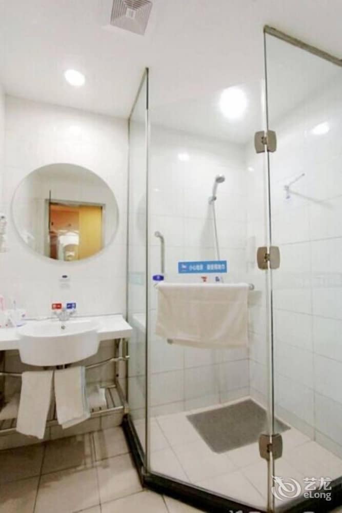 Фото Mercure Qingdao Downtown