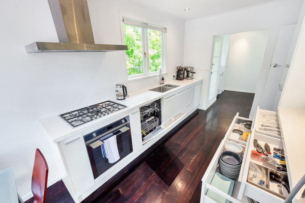 Фото Bright Airy & Spacious 3 Br Home