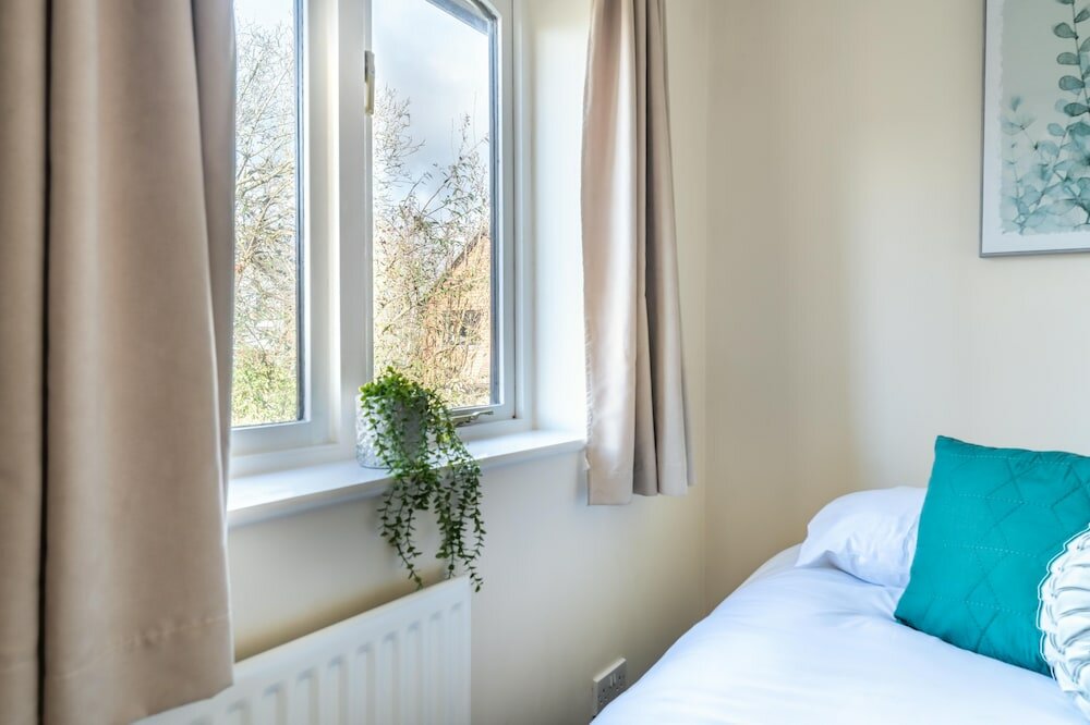 Фото Pierocks Wickets Luxury Entire House, Free Parking and Wi-fi in Maidenhead