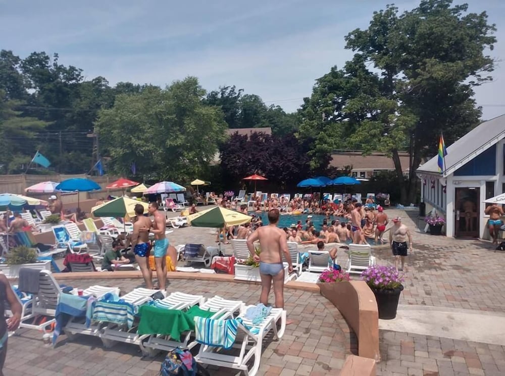 Фото The Raven Resort