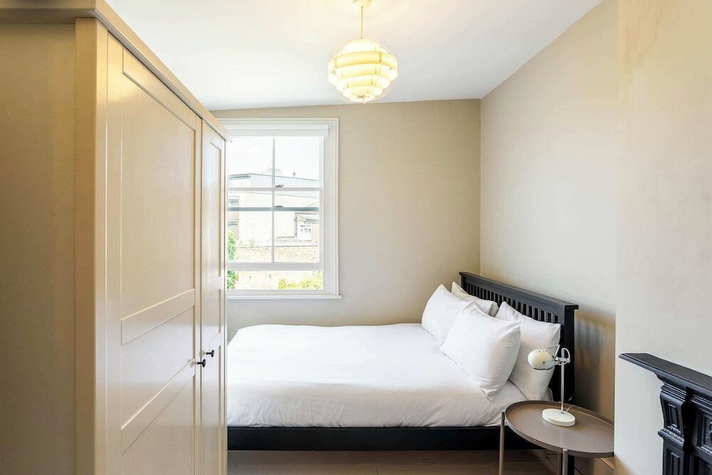 Фото Tooting's Charming Victorian Garden Hideaway