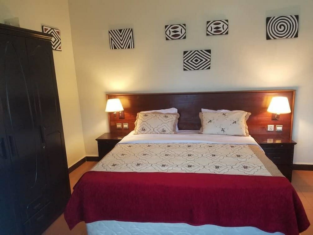 Фото Kingsmen Suites