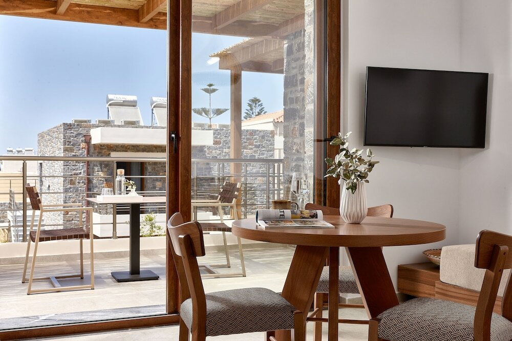 Фото Volta Suites and Villas