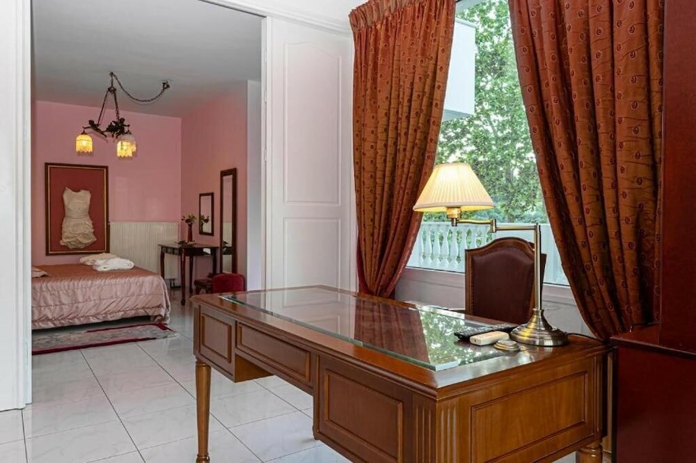 Фото Rafkos Hill Mansion