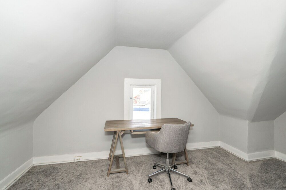 Фото Suites on Main 3