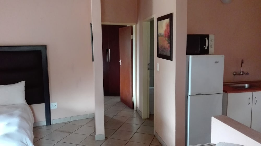 Фото Mambedi Country Lodge