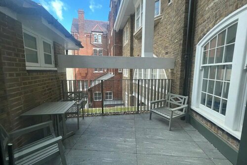 Гостиница Beautifully Designed 2bd Flat - Borough в Лондоне