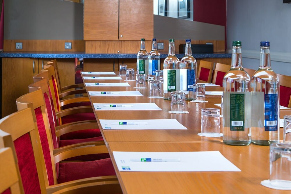 Фото Holiday Inn Express London Chingford