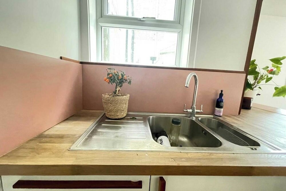 Фото Bright & Beautifully Decorated 1bd Flat - Brixton