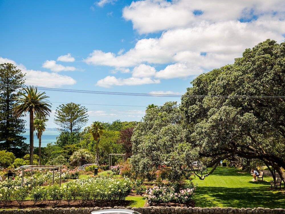 Фото Auckland Rose Park Hotel