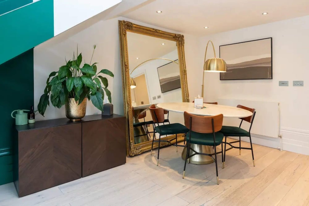 Фото Contemporary 2 Bedroom Flat W/balcony - Bayswater!