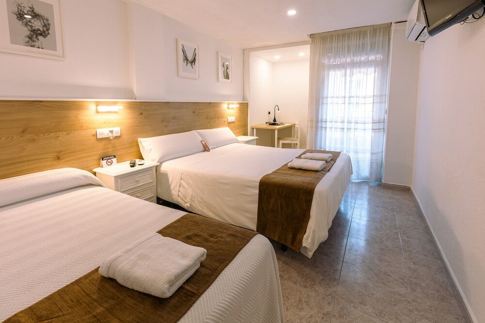 Фото Hostal Gran Vía