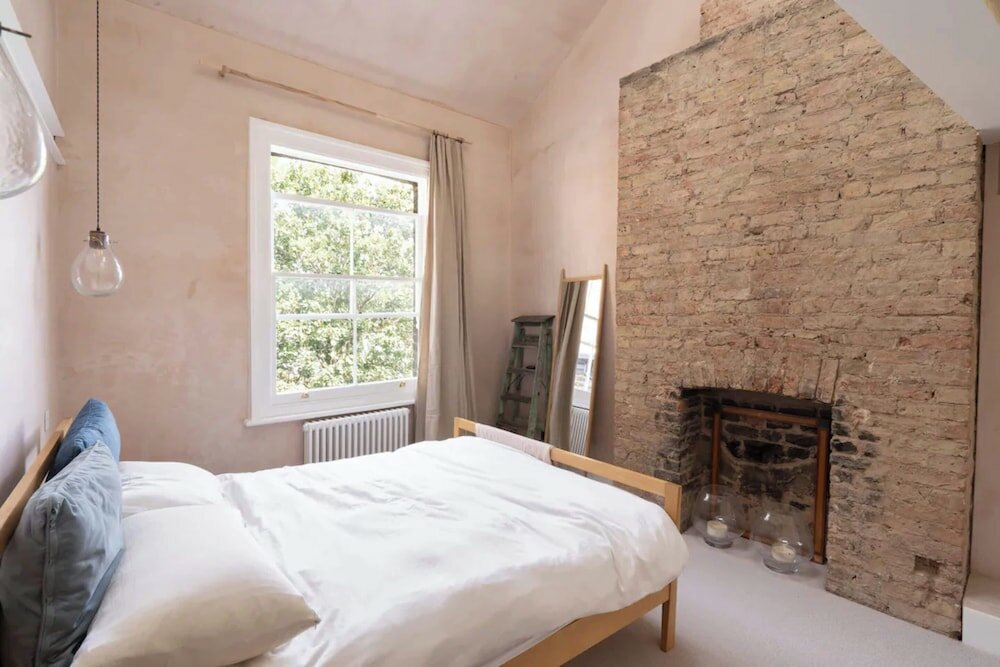 Фото Rustic & Spacious 2bd Flat Near White City