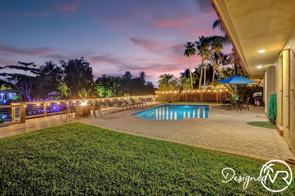 Фото Stunning Waterfront 3br with Heated Pool