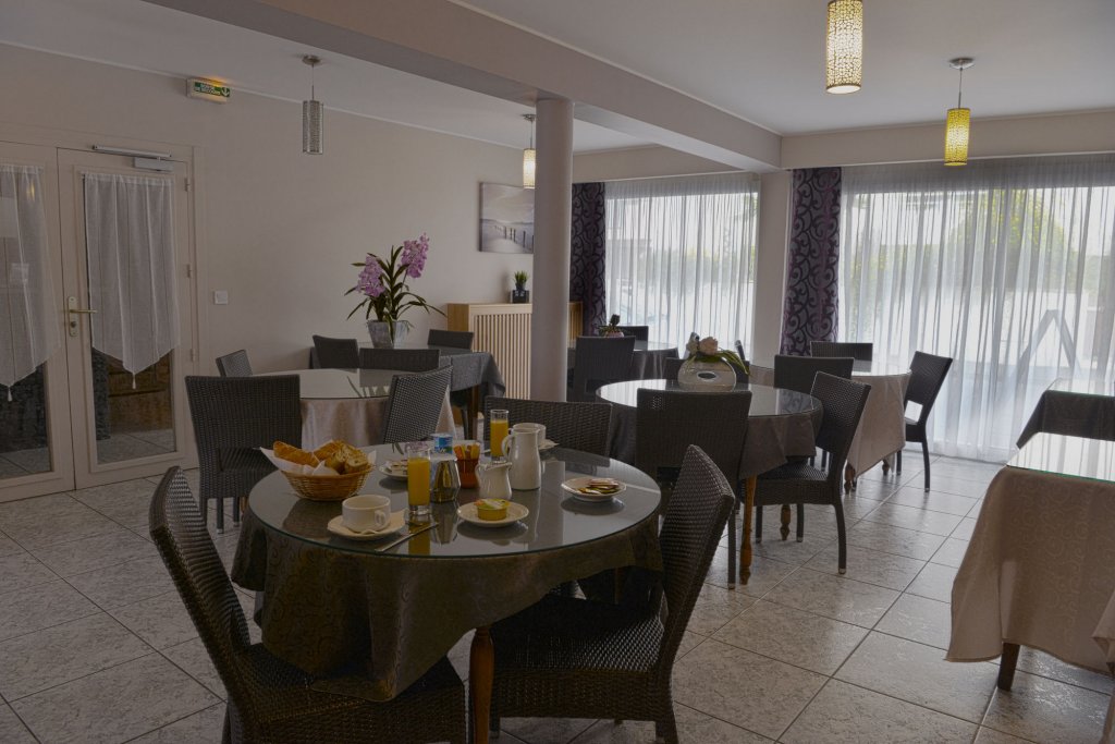 Фото Hôtel Le Relais