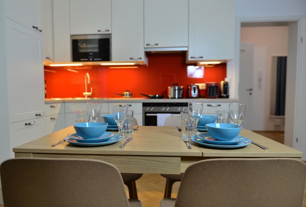 Фото Jimmy's Apartments Suites