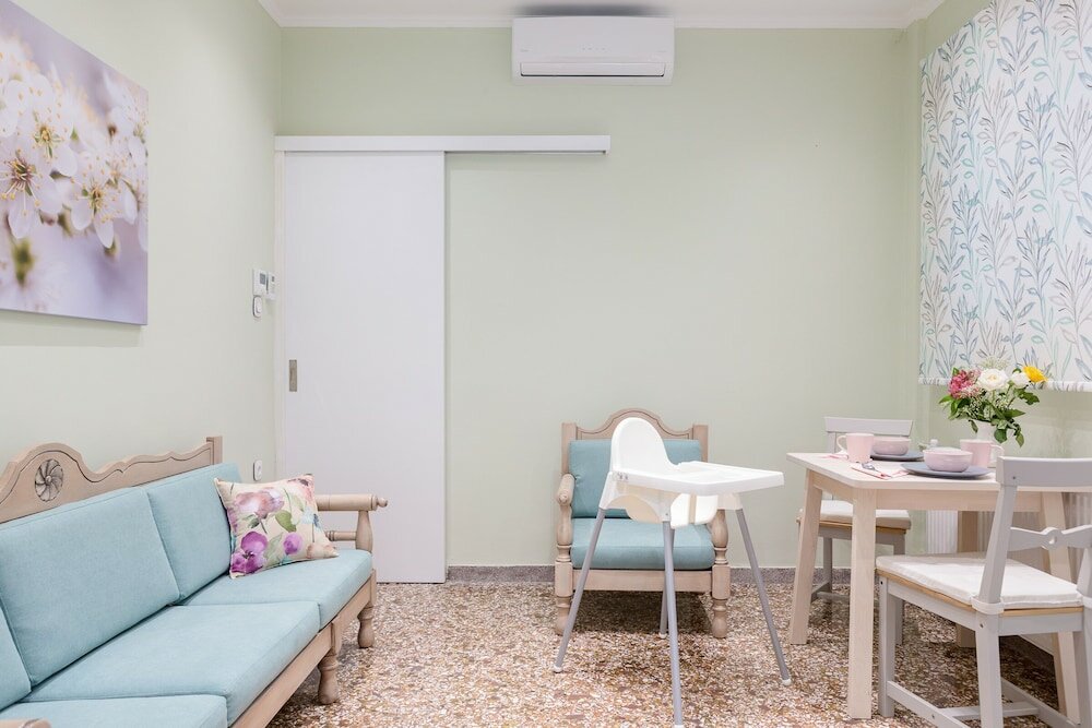 Фото Grandma's Chic & Bright Athenian Home with a Patio