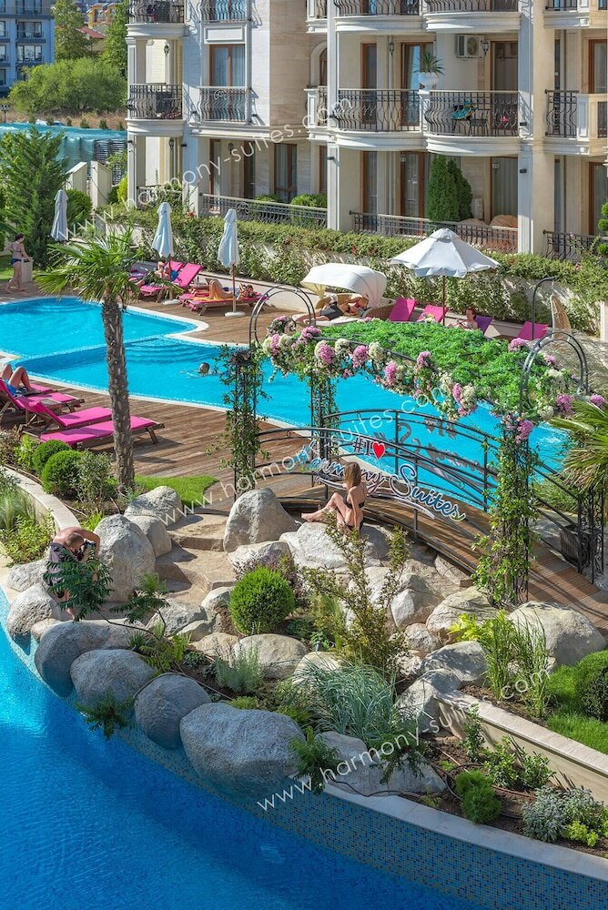 Фото Harmony Suites Saint Vlas