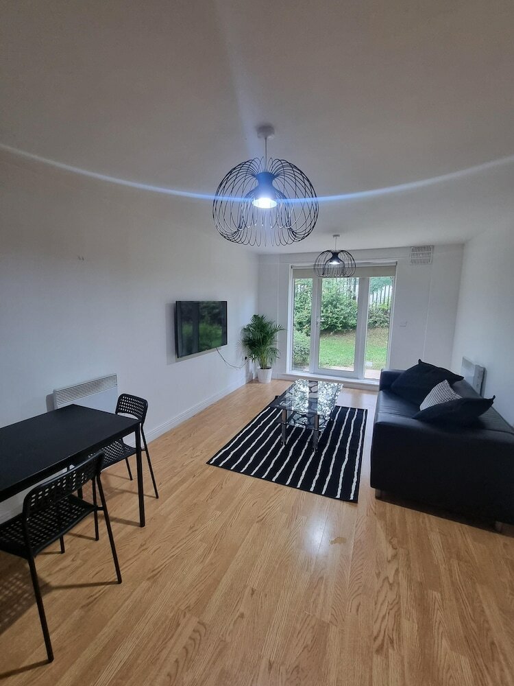 Фото London City Stays - Modern 2 Bedroom Apartment With Free Parking And Gym Access