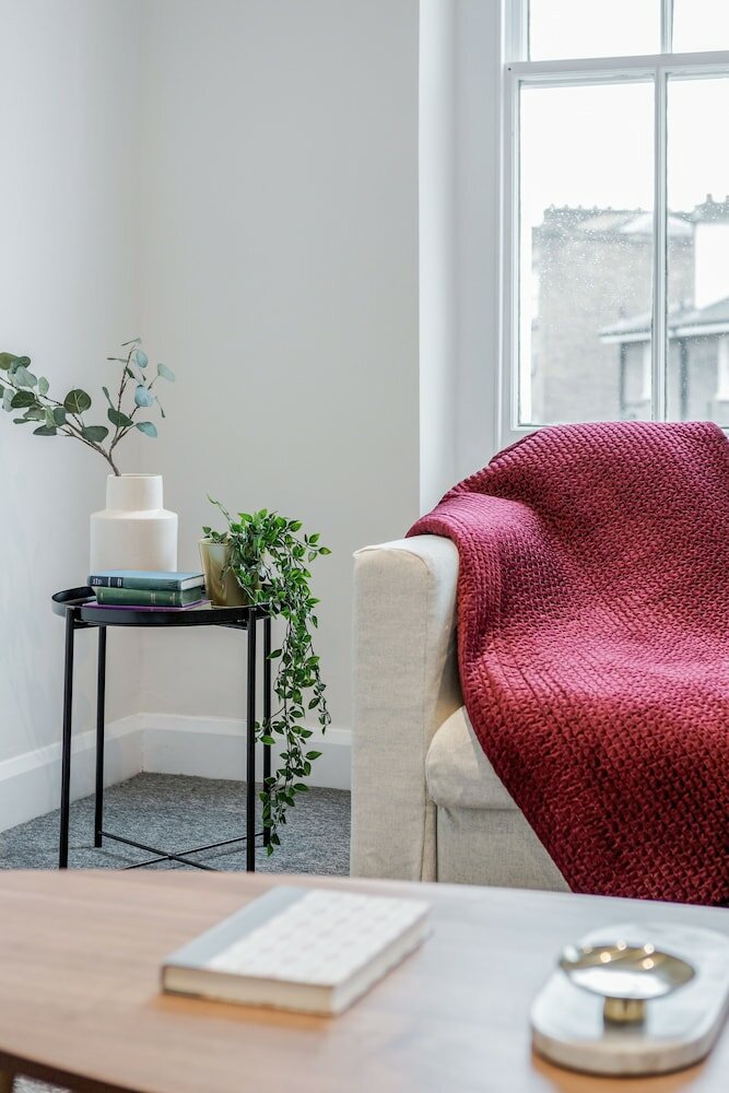 Фото Stunning 2 Bedroom Duplex Apt in Center of Camden