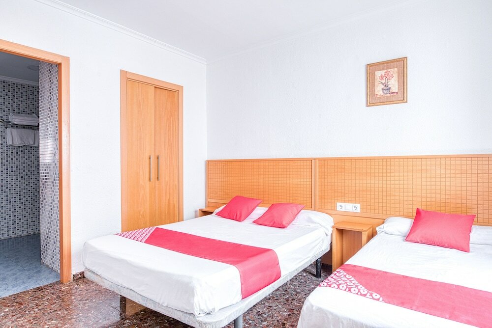 Фото Oyo Hostal Nova Picanya