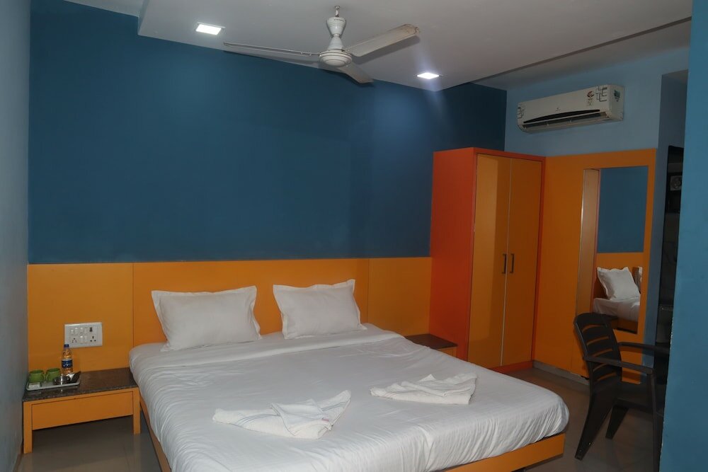 Фото IROOMZ Hotel Shree Krishna Palace