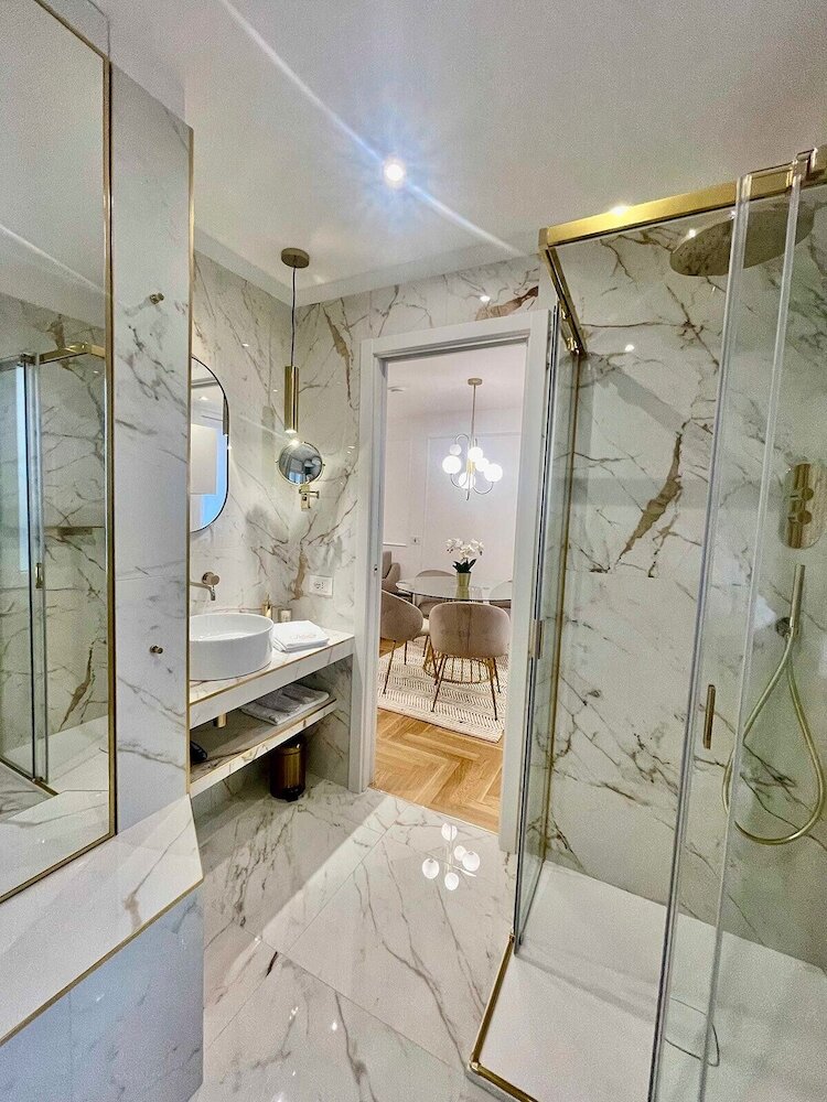 Фото Bellagio Luxury Suites Apartments