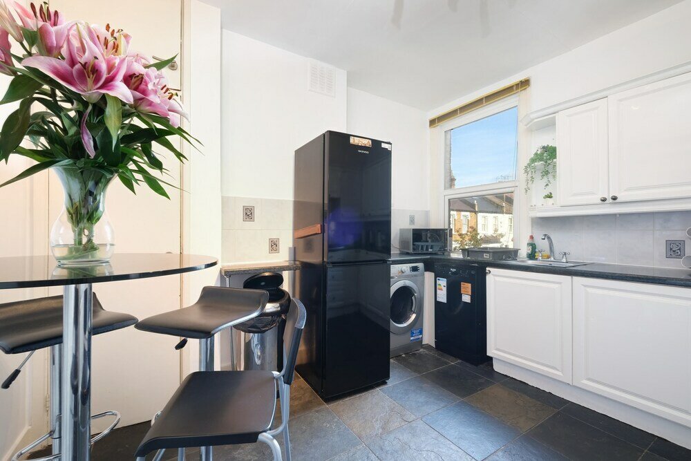 Фото London Spacious 3 Bedroom House Fulham