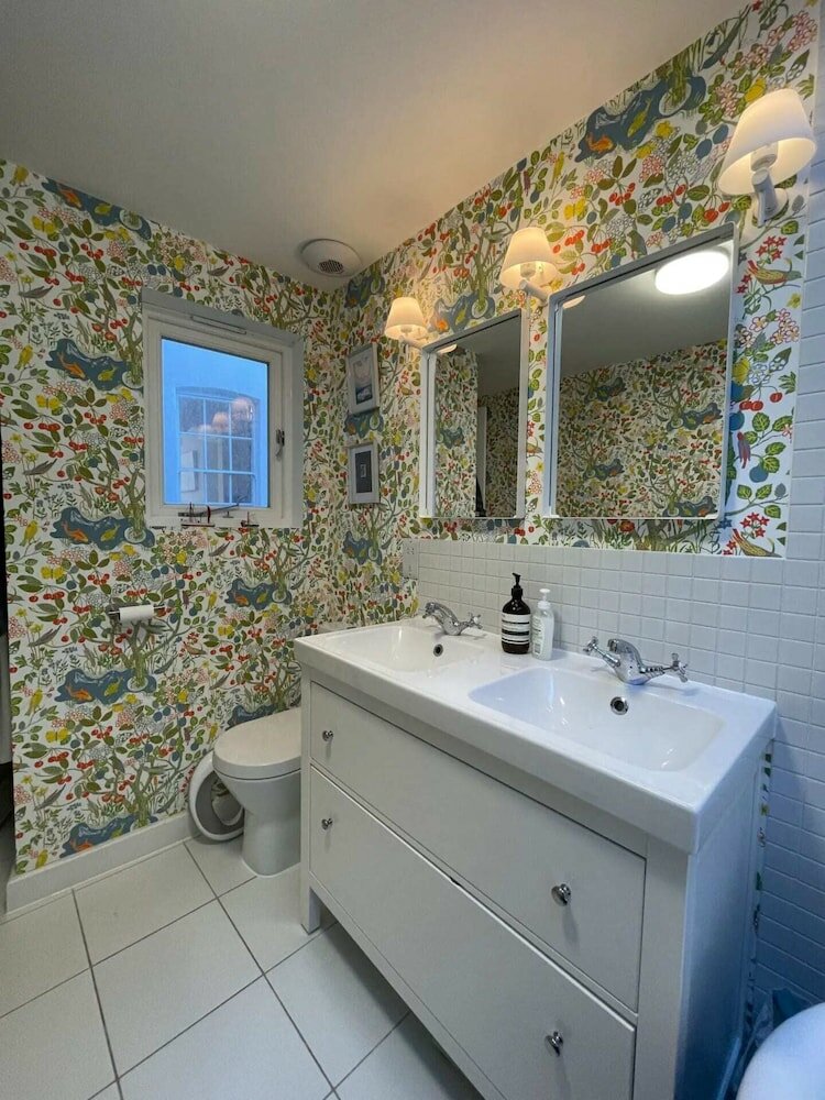 Фото Beautiful 4 Bedroom Family Home in Clerkenwell