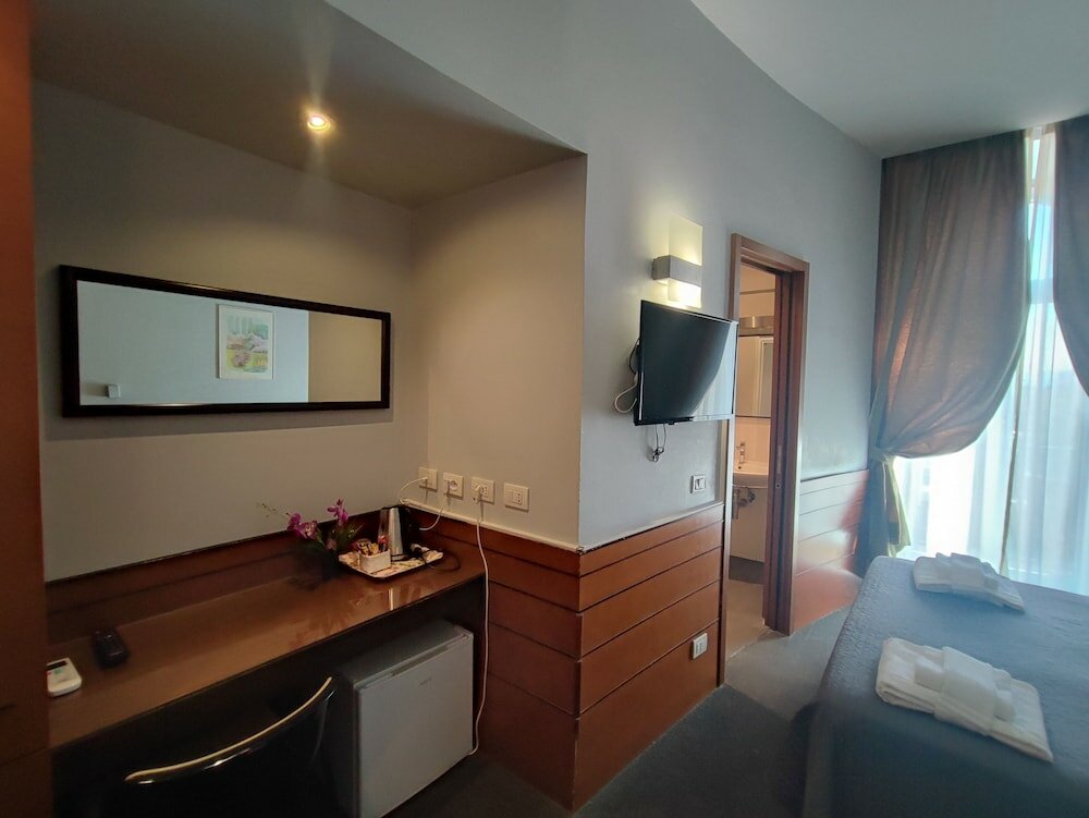 Фото Romalive Hotel