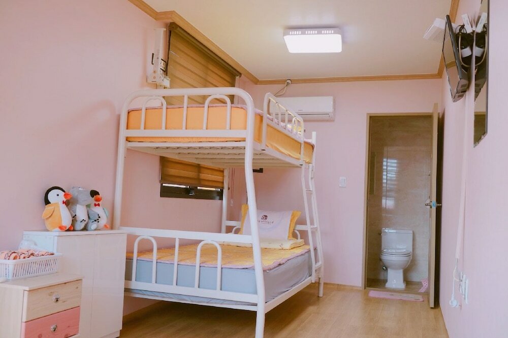 Фото Yeosuro Guesthouse - Hostel