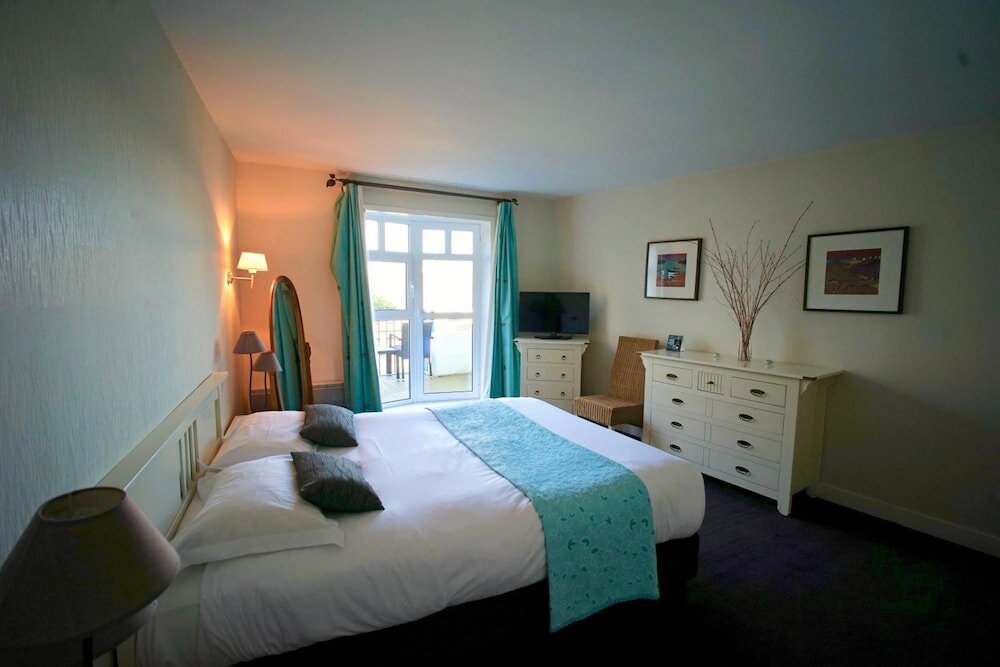 Фото Clos de Vallombreuse, The Originals Relais