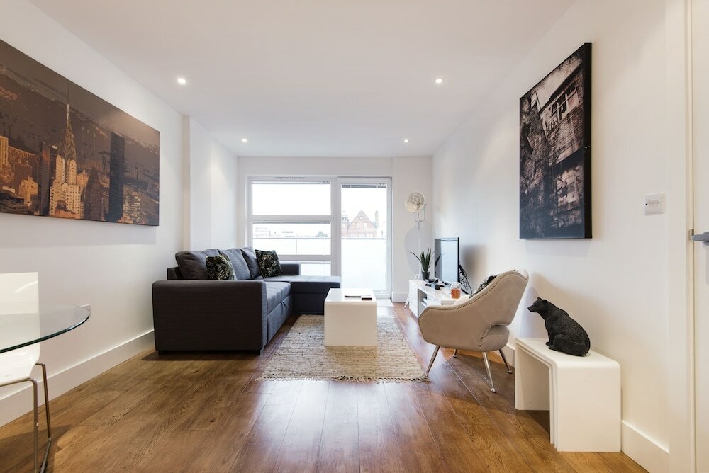 Фото Luxury 2-bed Flat, Parking and Close to the Tube