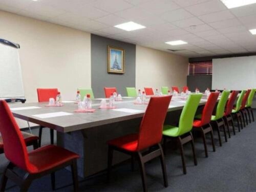 Гостиница Enzo Hotel Brétigny в Сенте-Женевьев-де-Буа