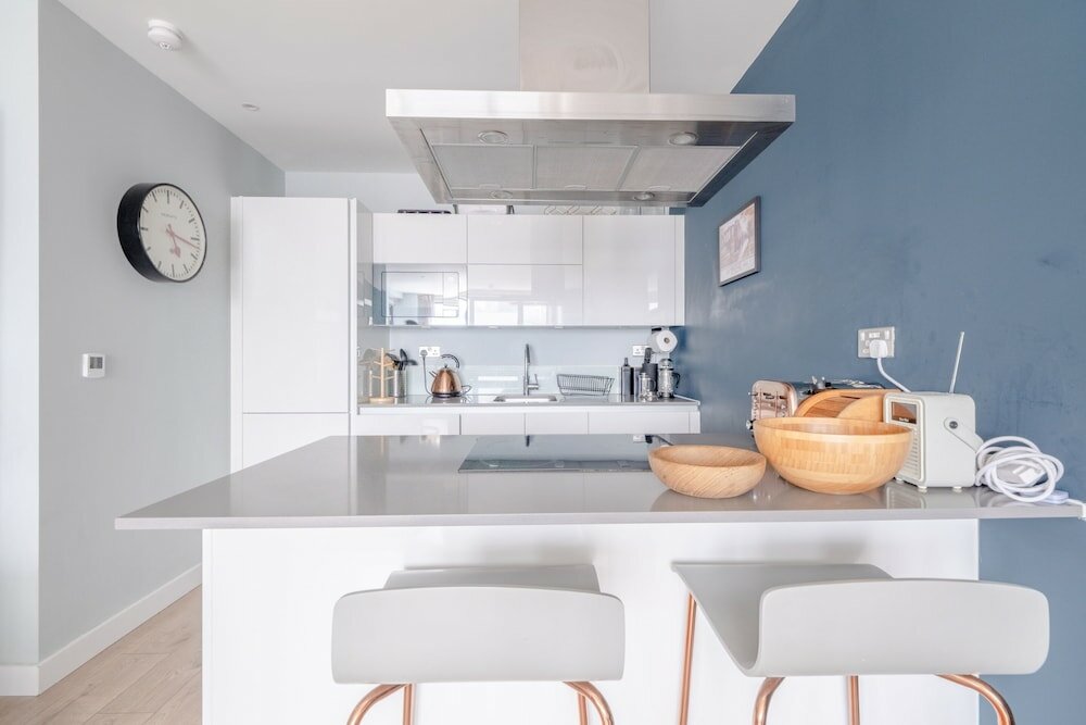 Фото Light & Spacious 1bedroom Flat With Balcony - Mile End