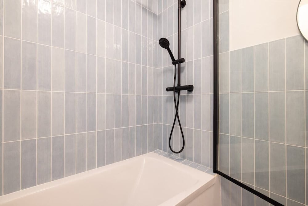 Фото The Shadwell Secret - Contemporary 4bdr House