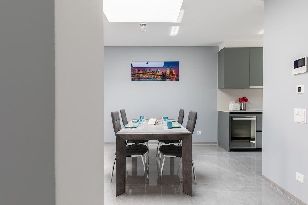 Фото Promenade Apartments