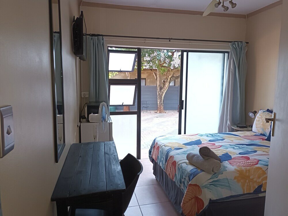 Фото Self Catering Studio Cottage