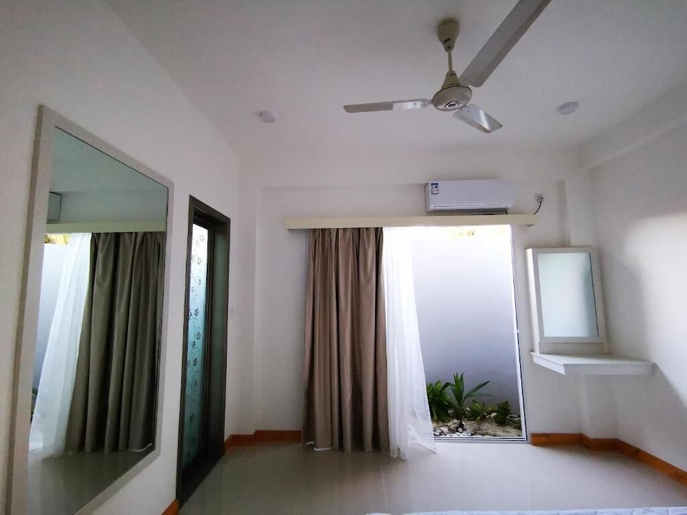 Фото Xen Miduu Hotel Addu City Maldives